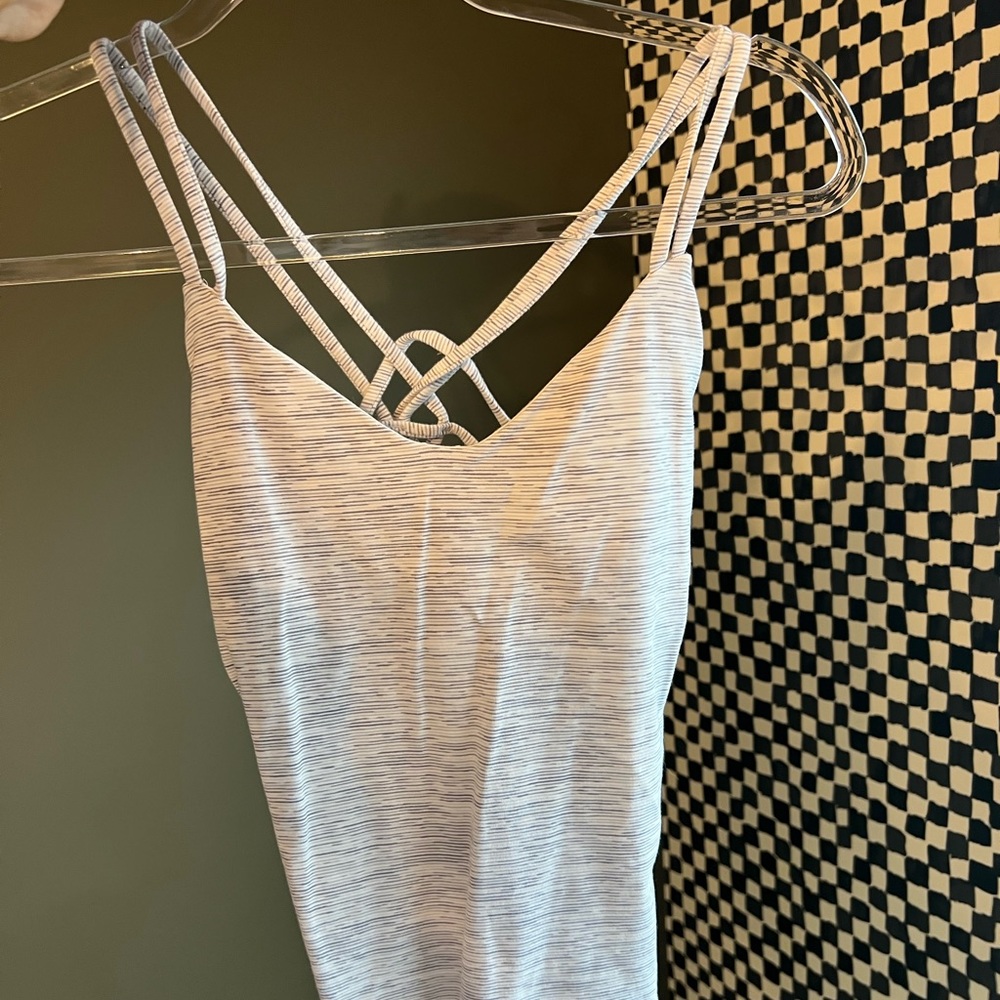 Lululemon tank size 4